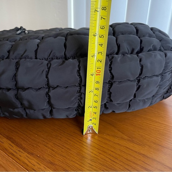 Urban Fit by Urban Expressions Quilted Puffer Leda Hobo Bag Black - Picture 11 of 12